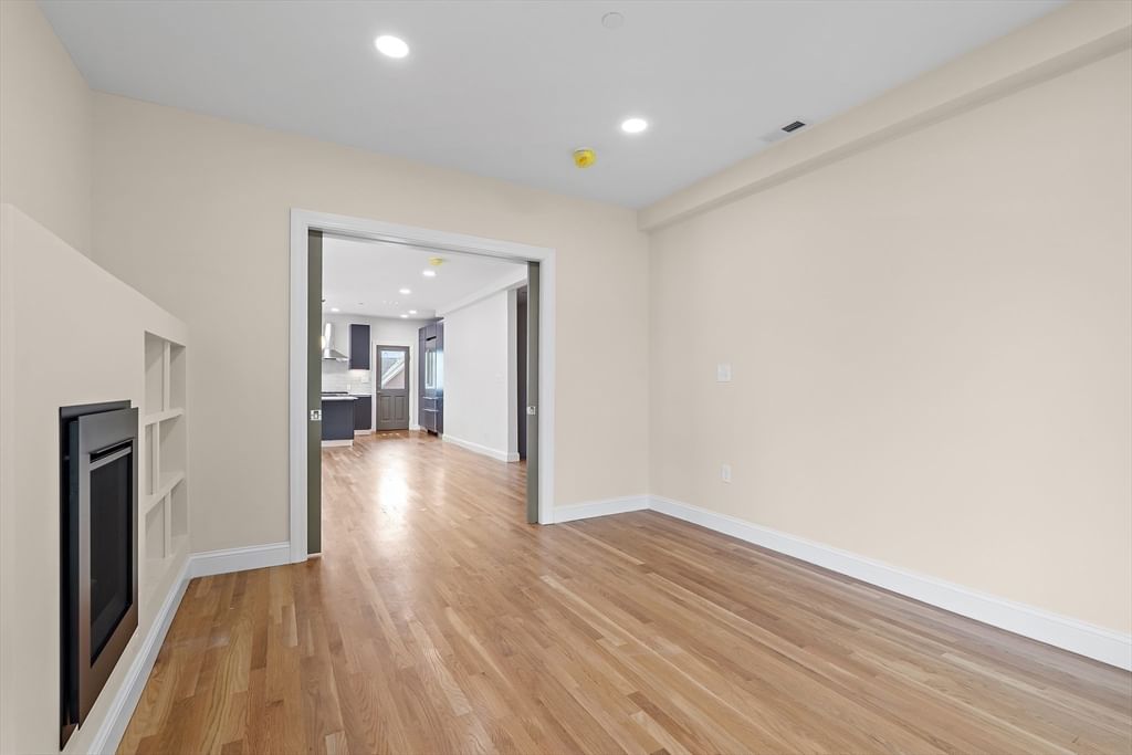 12 Foskett St #2 Somerville — Photo 13 of 26