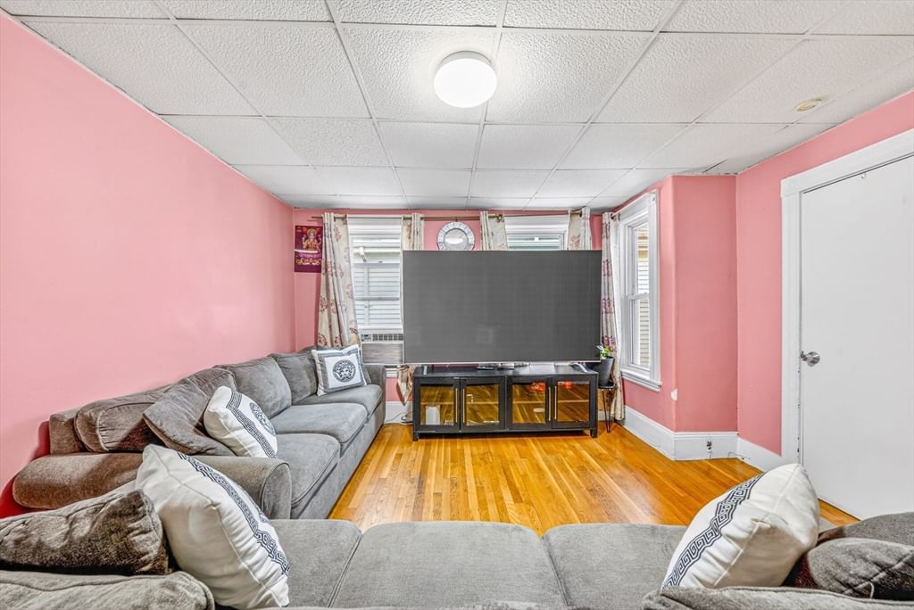 39 Derby St Somerville — Photo 7 of 38