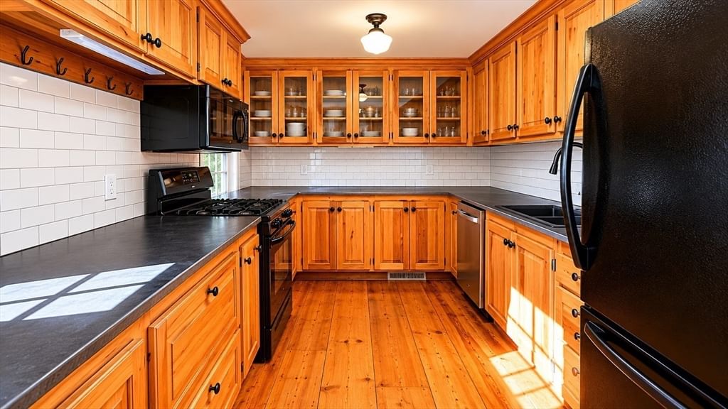 6 Cross St, Buckland, MA 01338 photo 2