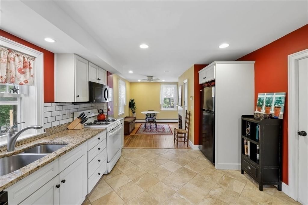 10 Summit Ave, Methuen, MA Photo #9
