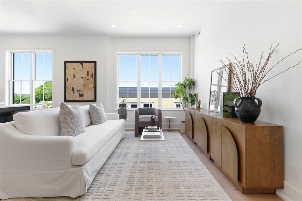 4471 Washington St #1 Boston — Photo 7 of 30