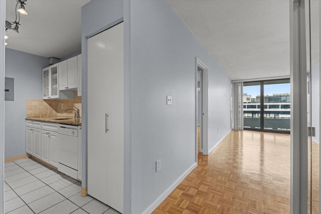 566 Commonwealth Ave #703 Boston — Photo 8 of 17