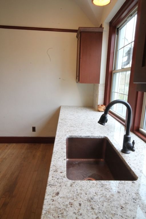 1043 Sumner Ave Springfield — Photo 9 of 23