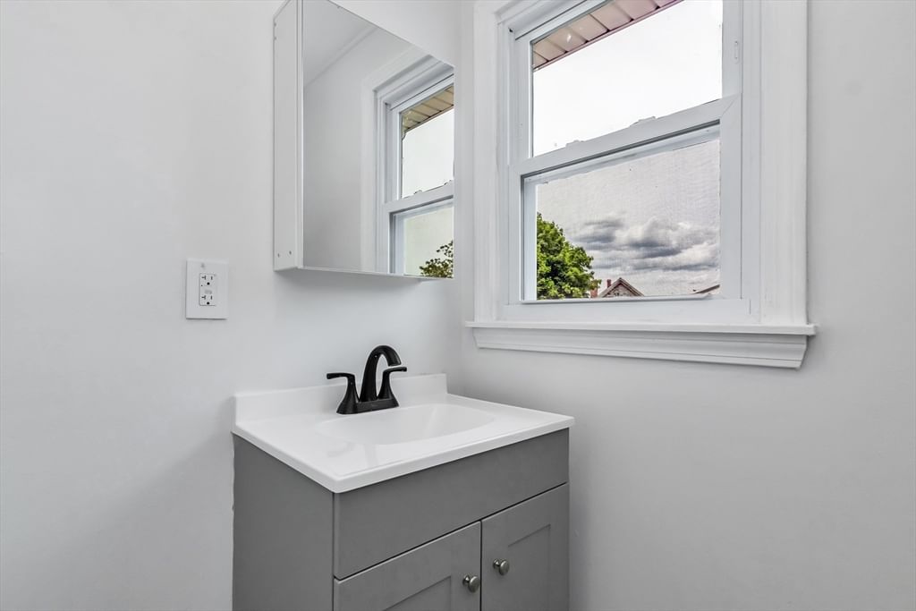 15 Crescent St #D Lawrence — Photo 11 of 36