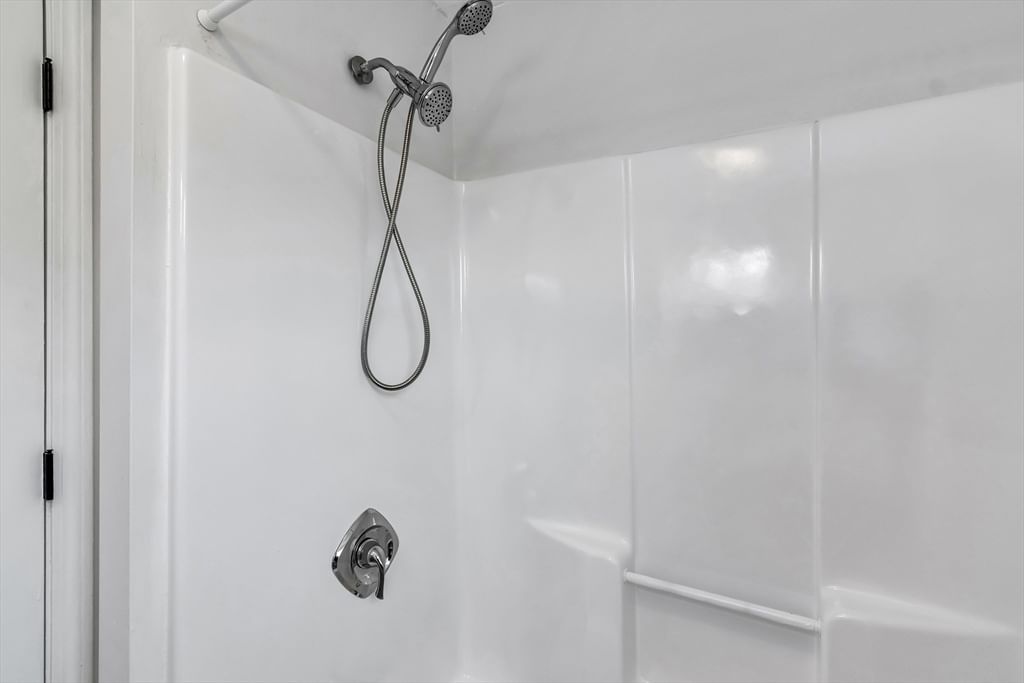 15 Crescent St #D Lawrence — Photo 14 of 36
