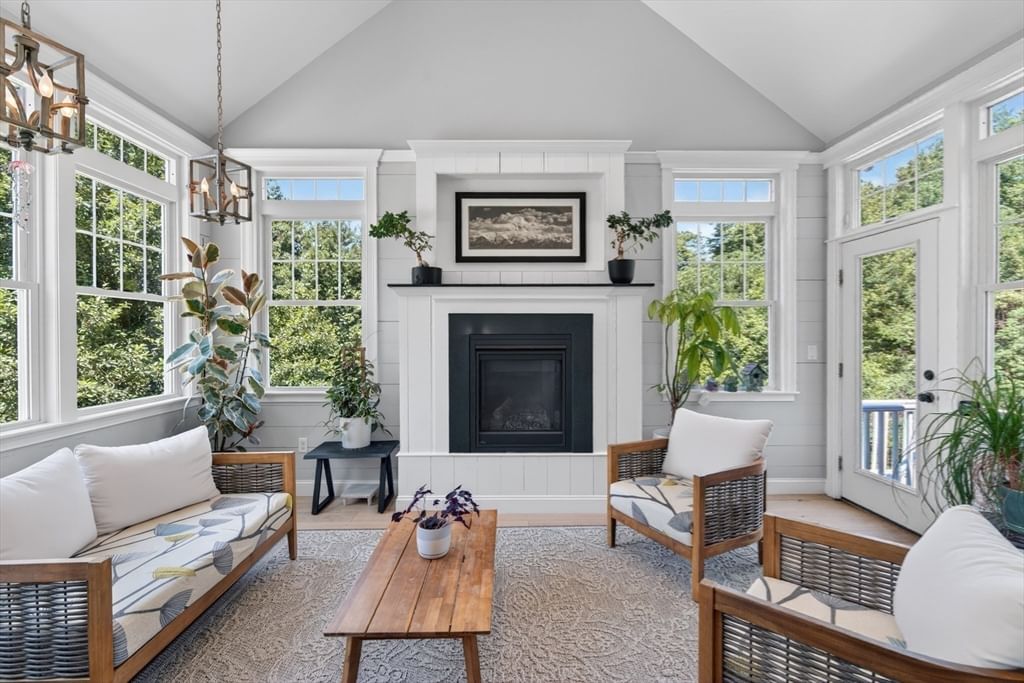 2 Watkins Ln Southborough — Photo 11 of 42