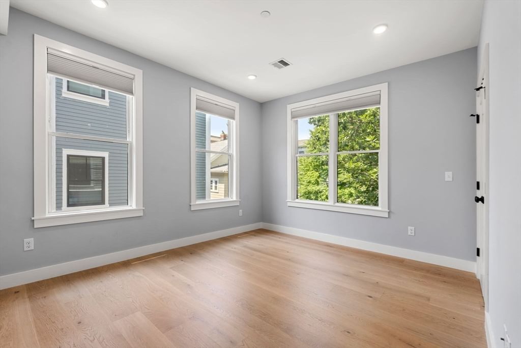 113 Beacon Street #B Somerville — Photo 18 of 41