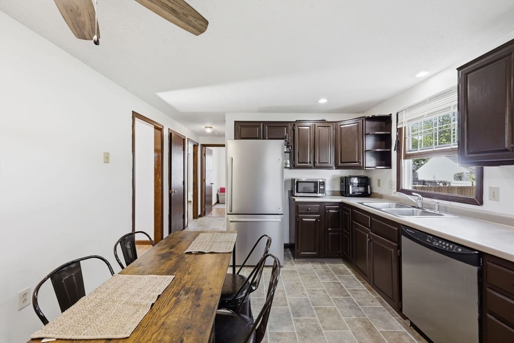 164 Arnold Ave Springfield — Photo 18 of 42