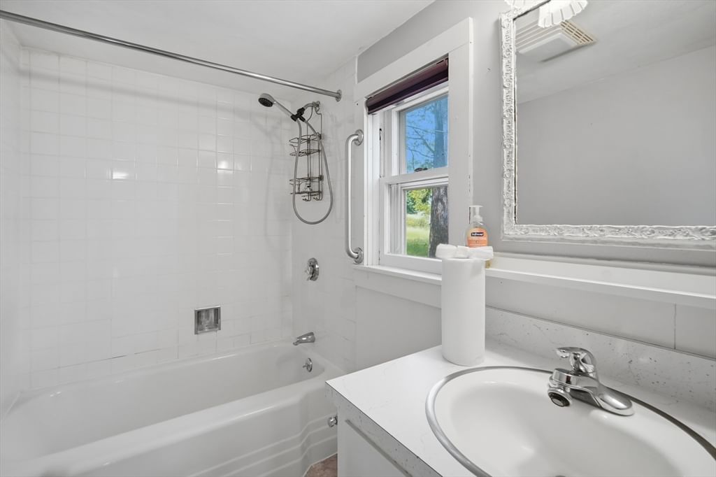 28 Lake Dr, Wilbraham, MA 01095 photo 4