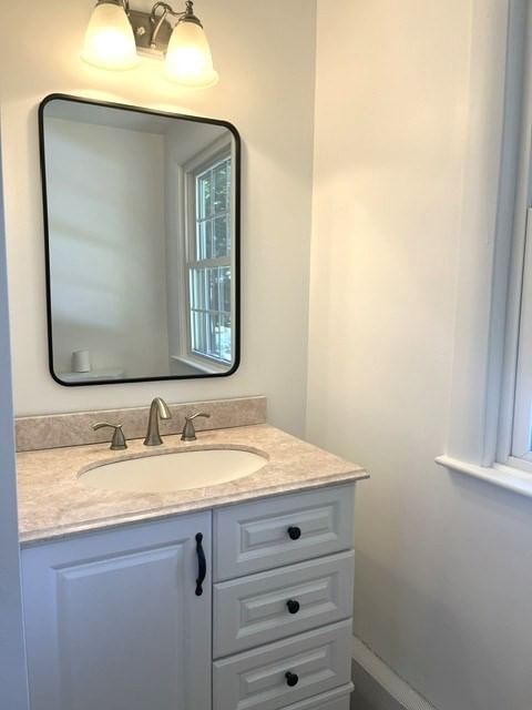 110 Longmeadow Dr Lowell — Photo 15 of 19