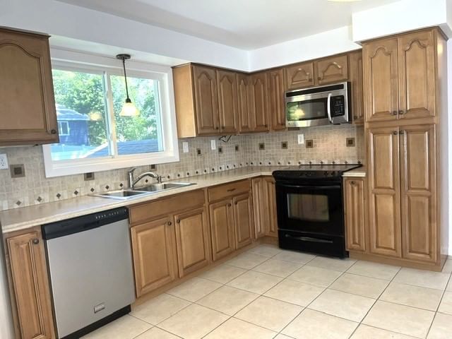 110 Longmeadow Dr Lowell — Photo 7 of 19