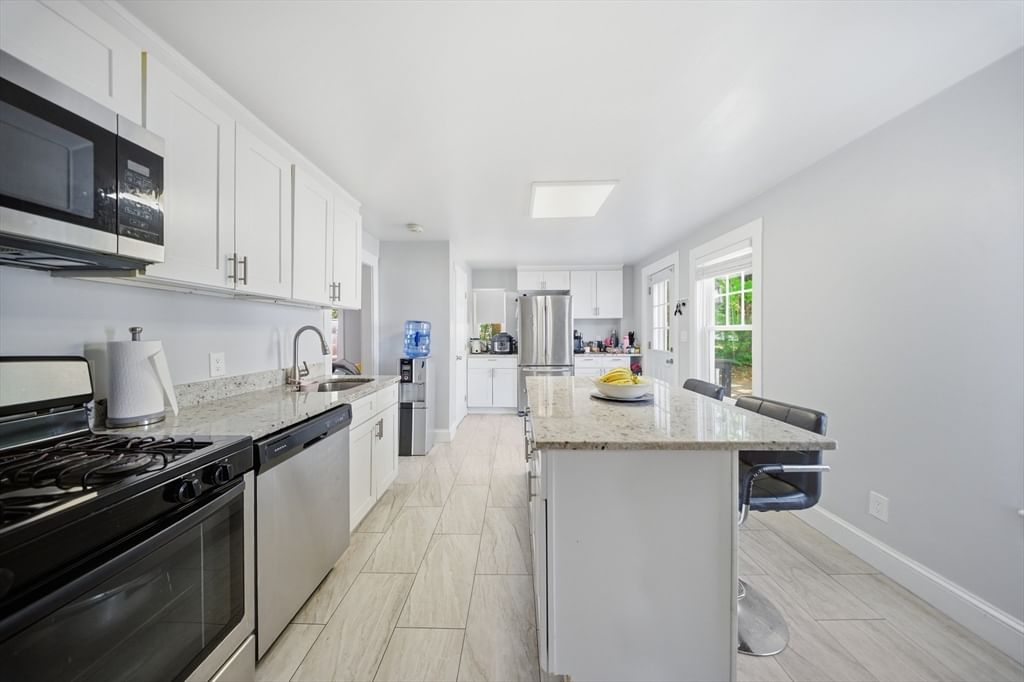 28 Parker Hill Ave Milford — Photo 4 of 36