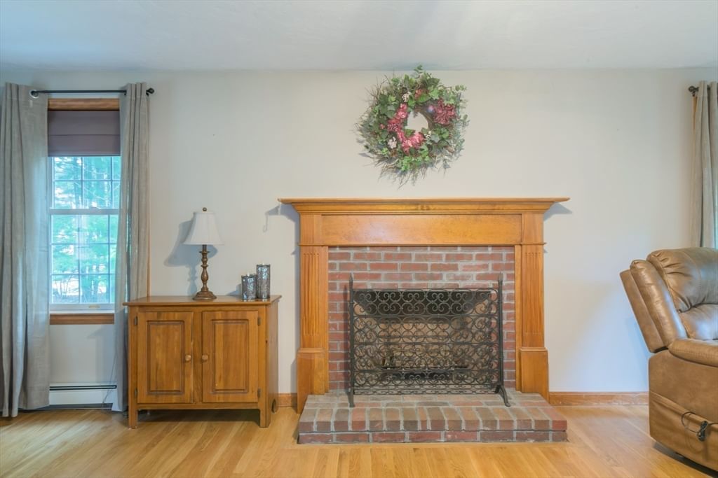105 Shallow Pond Ln Plymouth — Photo 8 of 39