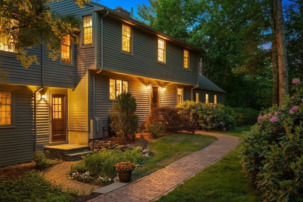 41 Great Rock Rd Sherborn — Photo 2 of 40