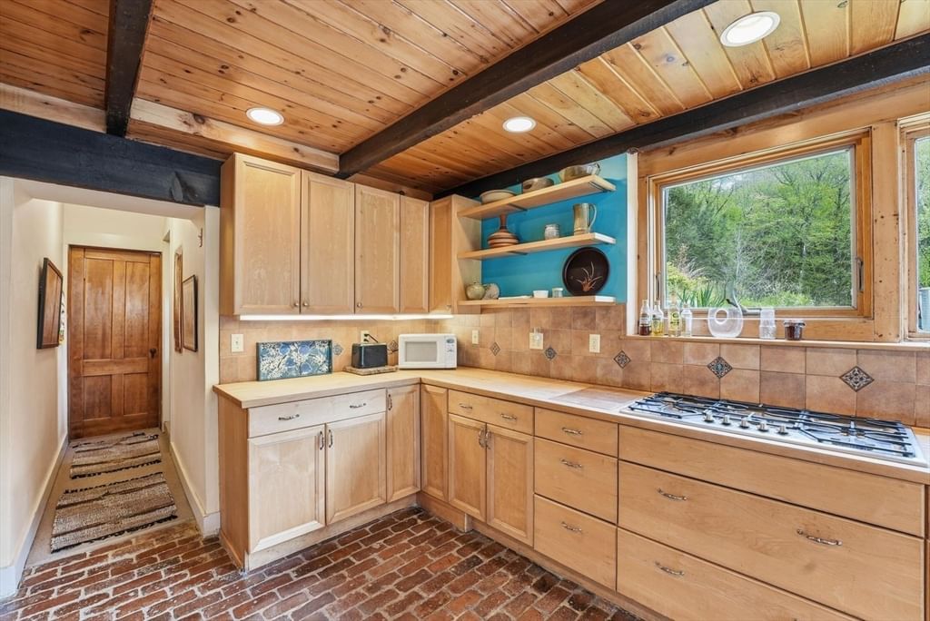 49 Richardson Rd, Leverett, MA 01054 photo 2