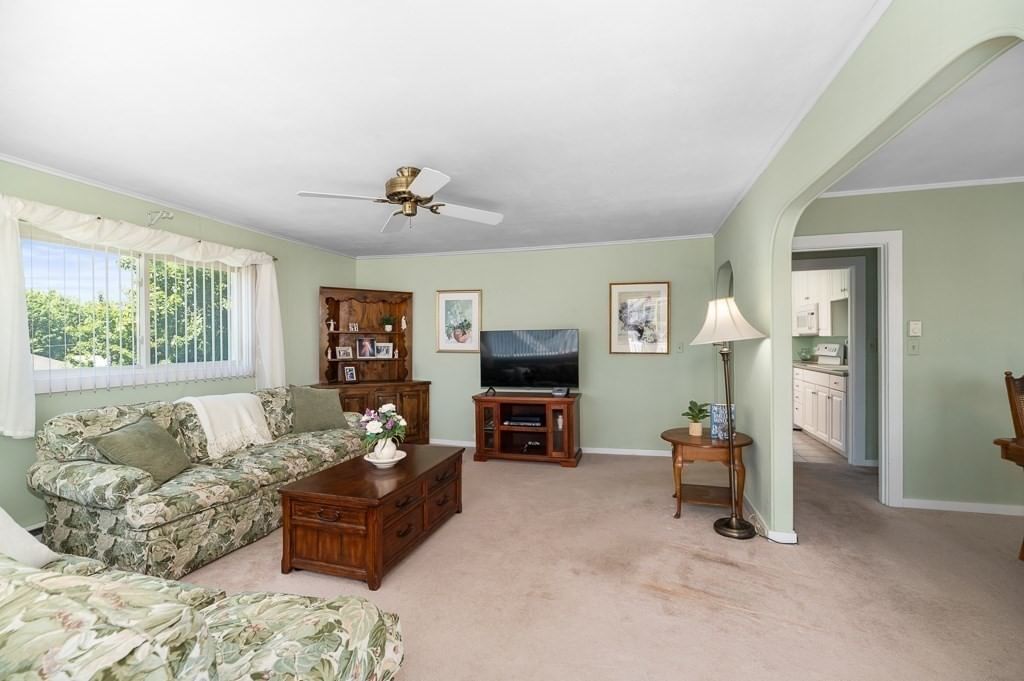 18 Traverse Street Gloucester — Photo 16 of 41