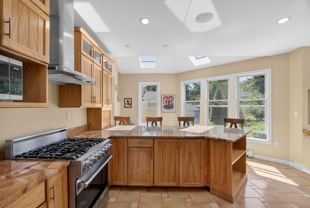 12 Middle St Lexington — Photo 10 of 26