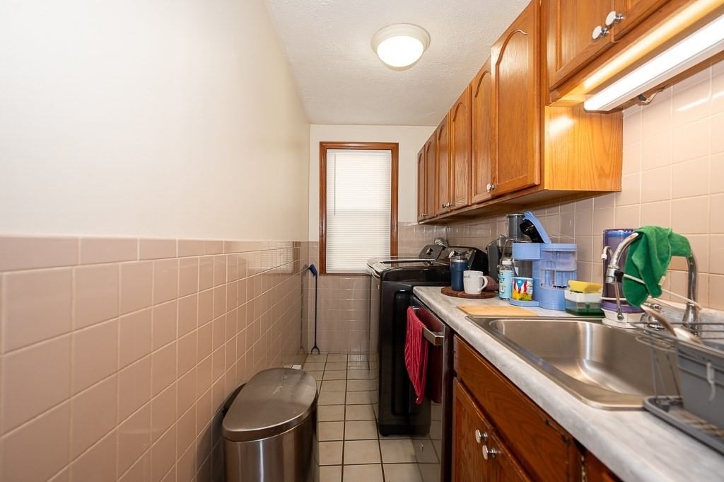 126 Sterling St Worcester — Photo 5 of 33