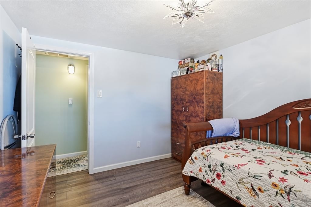 140 Ruskin St Chicopee — Photo 14 of 40