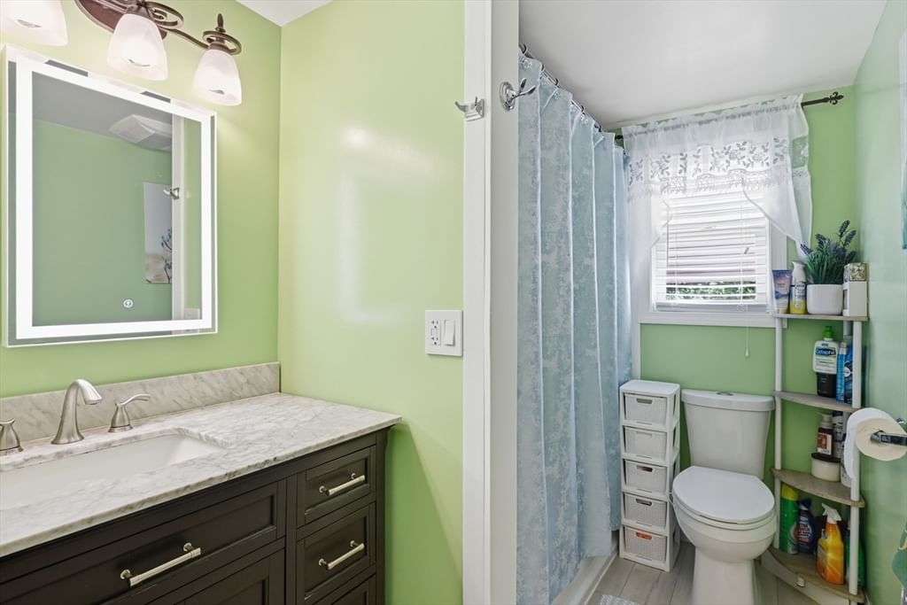 140 Ruskin St Chicopee — Photo 19 of 40