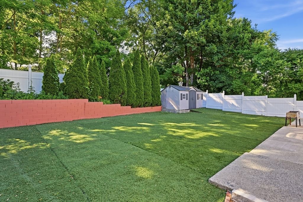 140 Ruskin St Chicopee — Photo 32 of 40