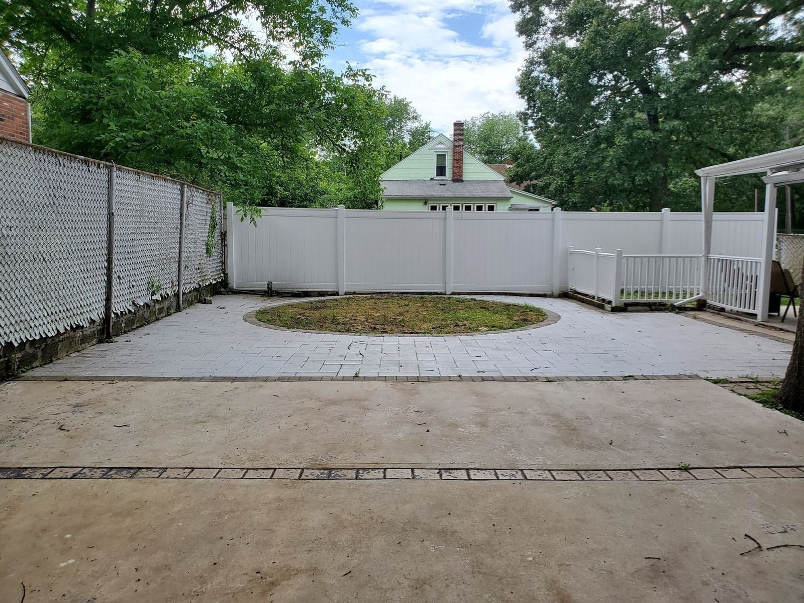 725 Bay St Springfield — Photo 24 of 24