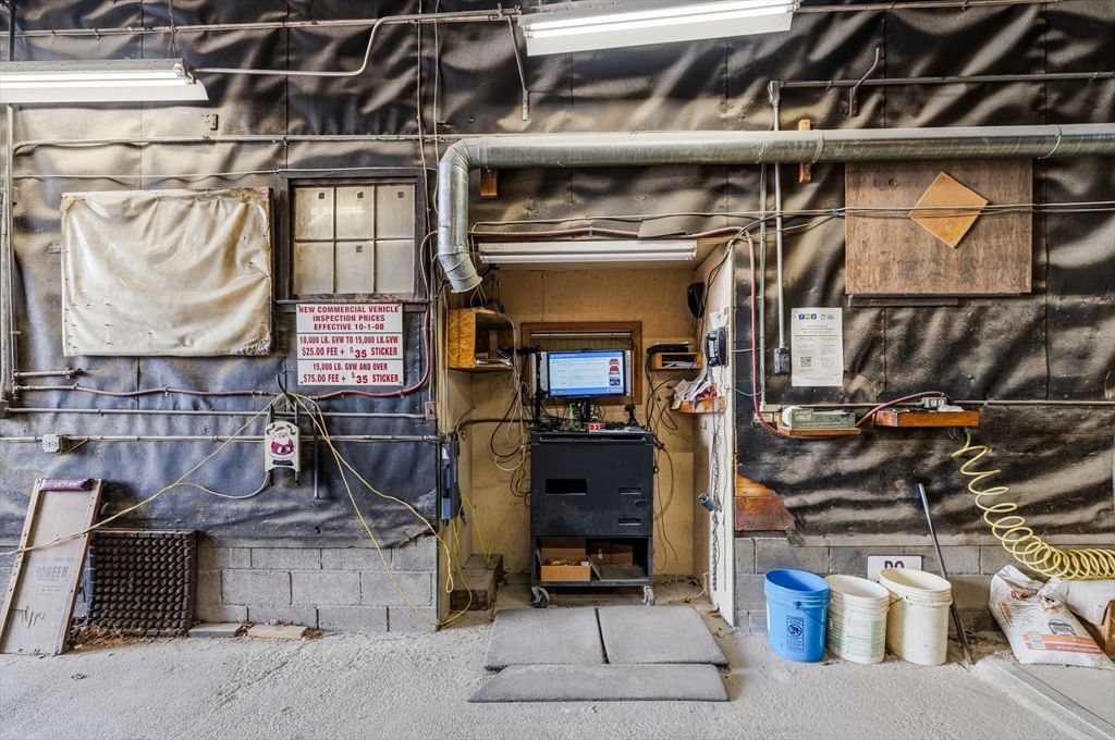 213 Peckham St Fall River — Photo 10 of 37