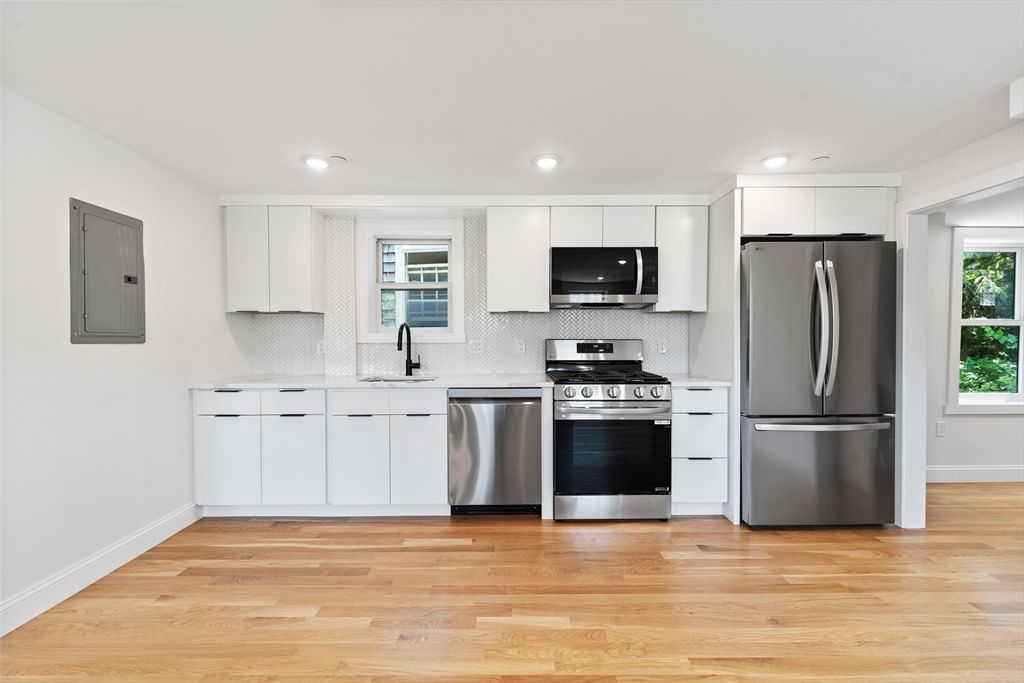 290 Washington St #B, Marblehead, MA 01945 photo 2