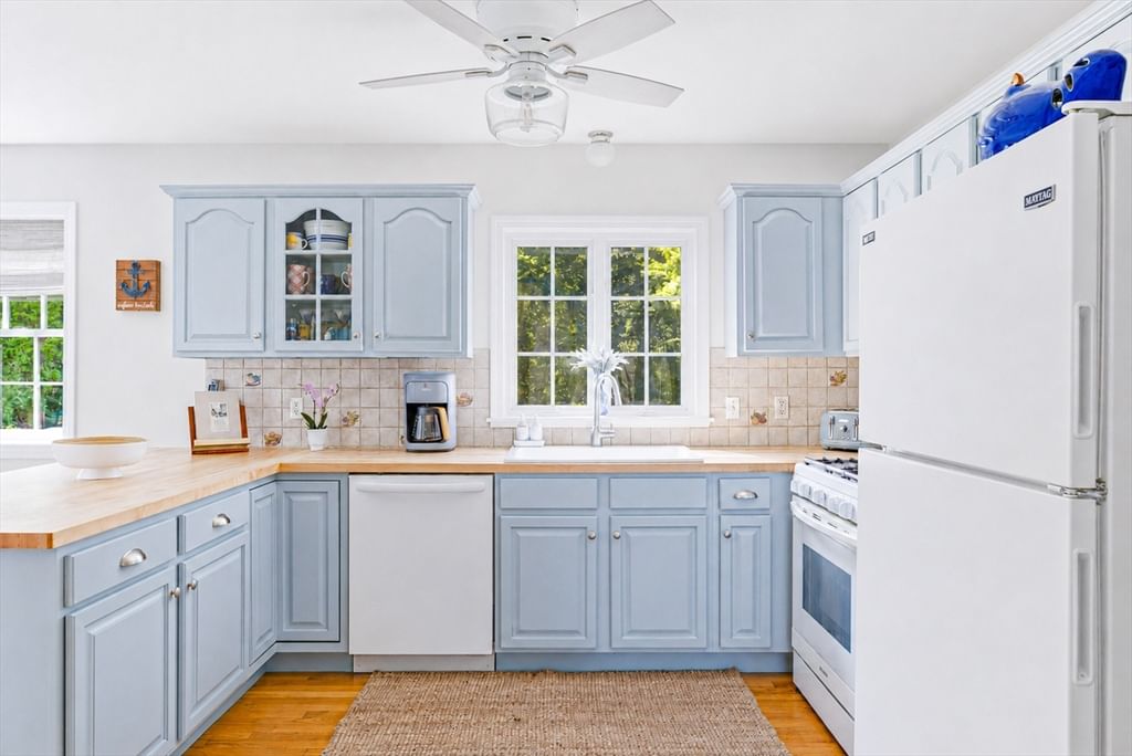 100 Fairway Dr, Halifax, MA 02338 photo 2