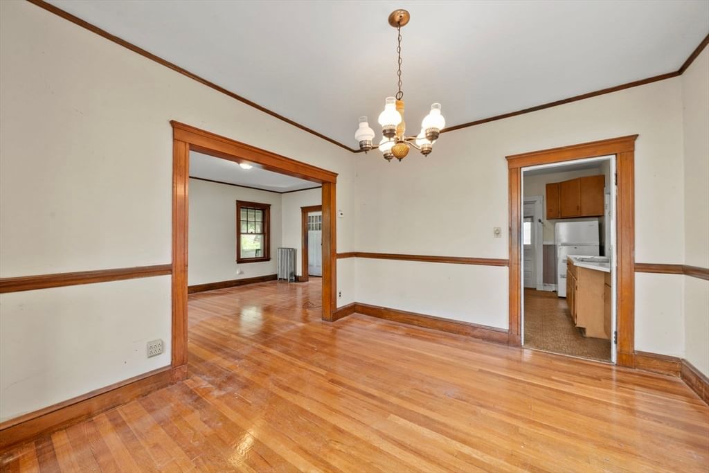 242 Lincoln Street Lexington — Photo 8 of 30