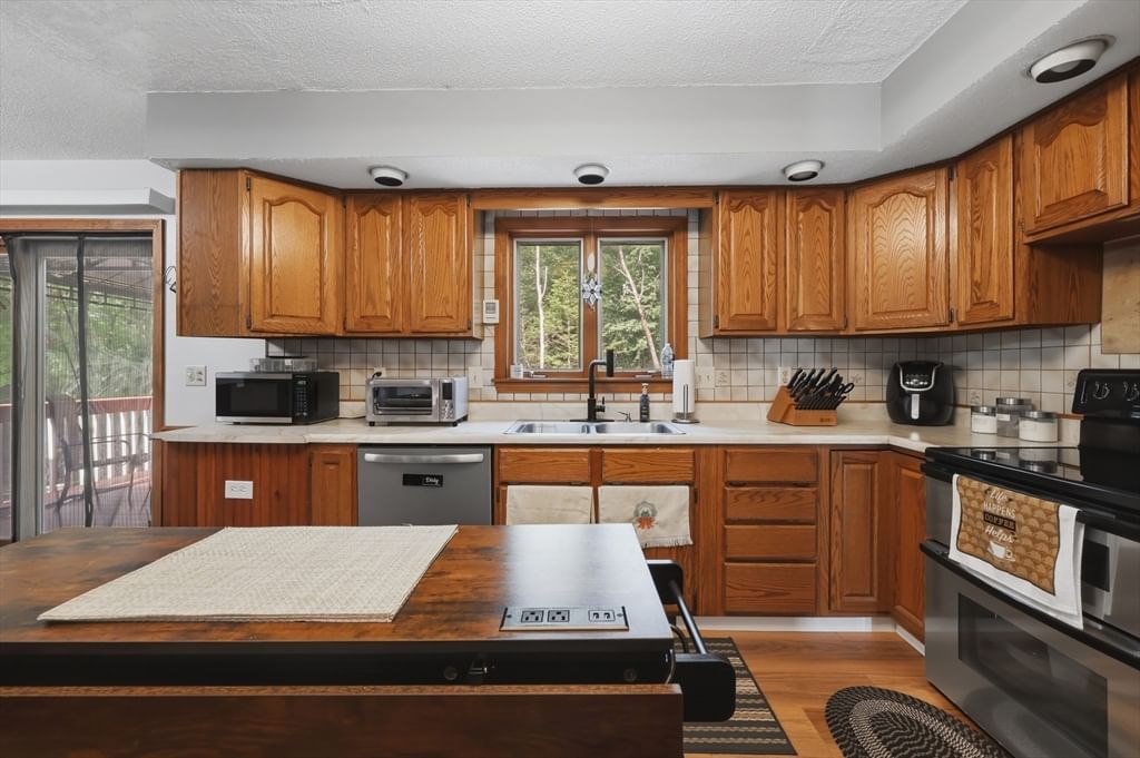 176 Will Thompson Way Fitchburg — Photo 10 of 28