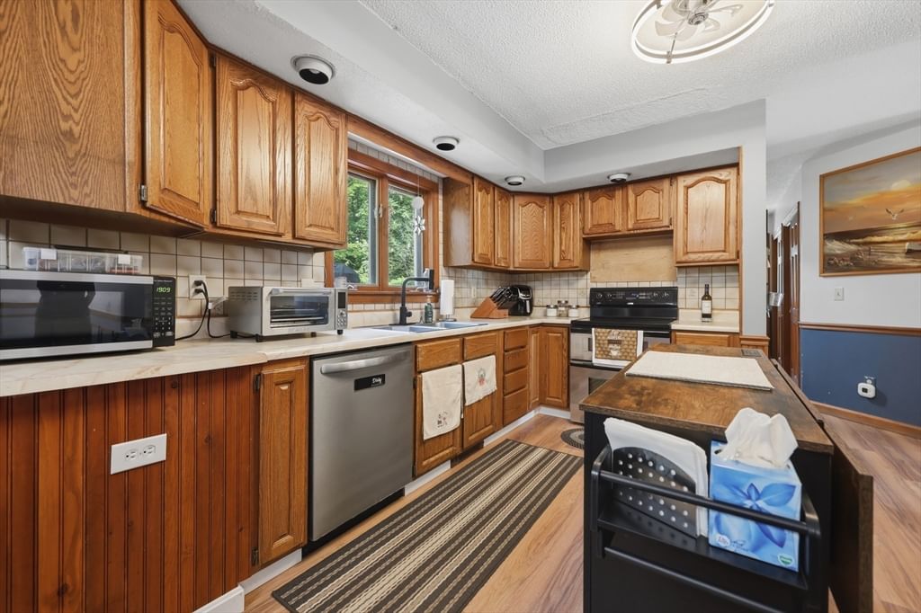 176 Will Thompson Way Fitchburg — Photo 8 of 28