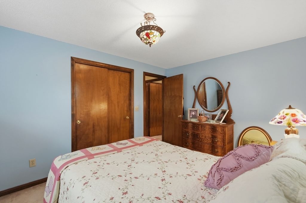 568 Lantern Ln New Bedford — Photo 16 of 34