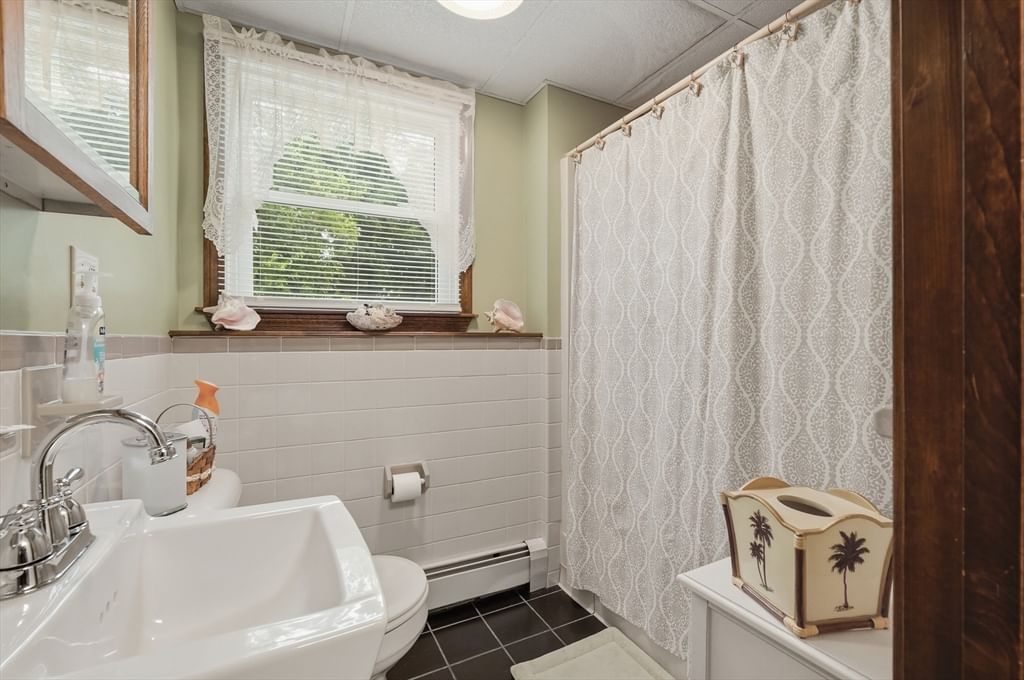 568 Lantern Ln New Bedford — Photo 28 of 34