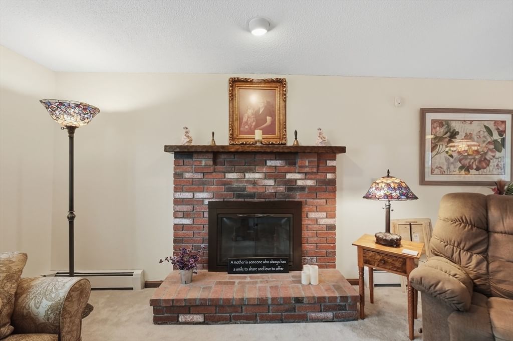 568 Lantern Ln New Bedford — Photo 8 of 34