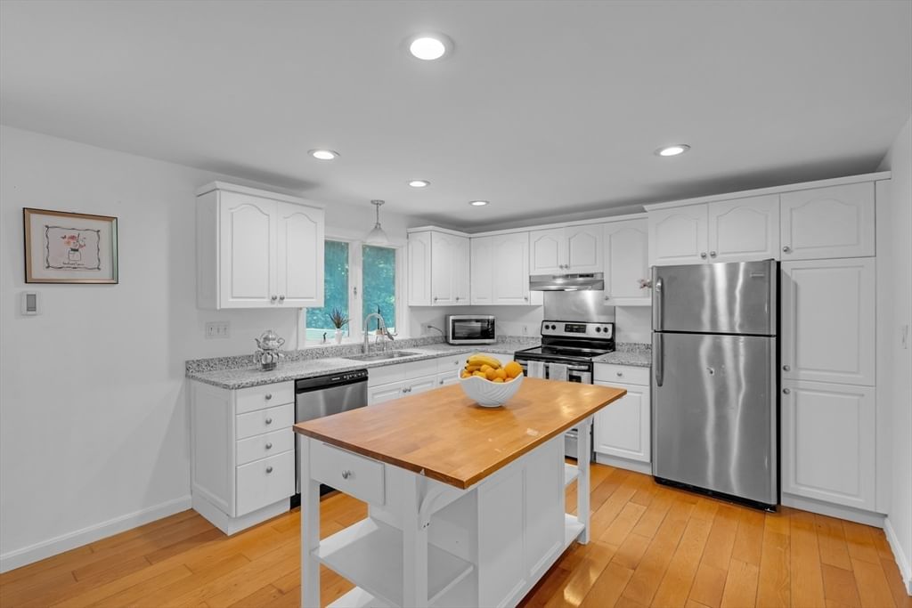 27 Hillside Dr Sturbridge — Photo 10 of 37