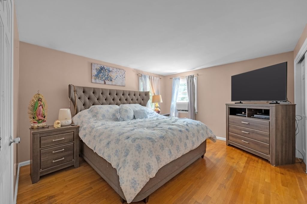 27 Hillside Dr Sturbridge — Photo 11 of 37
