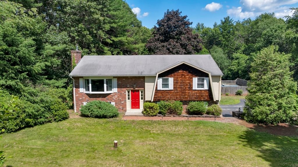 27 Hillside Dr Sturbridge — Photo 2 of 37