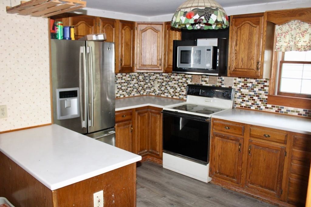 221 North St, Erving, MA 01344 photo 2