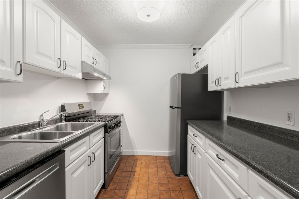 33 Pond Ave #523 Brookline — Photo 5 of 24