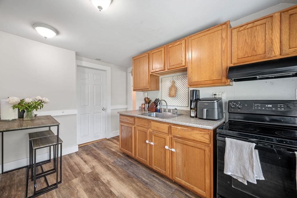 5-A Lorenzo St Boston — Photo 15 of 29