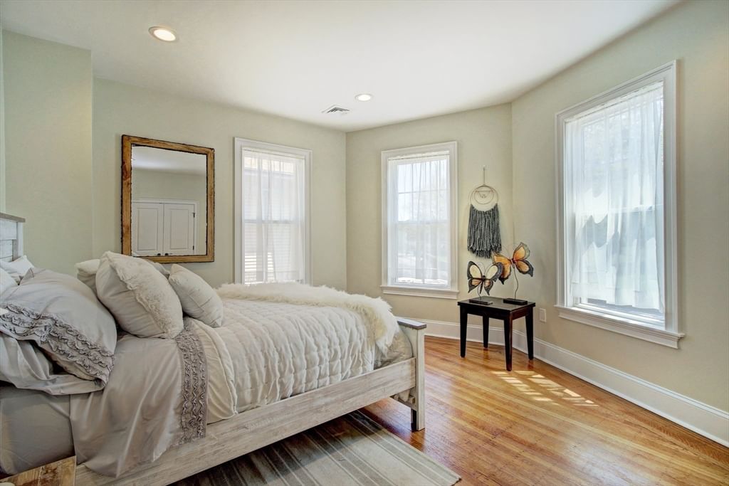 287 Walnut Ave Boston — Photo 17 of 36