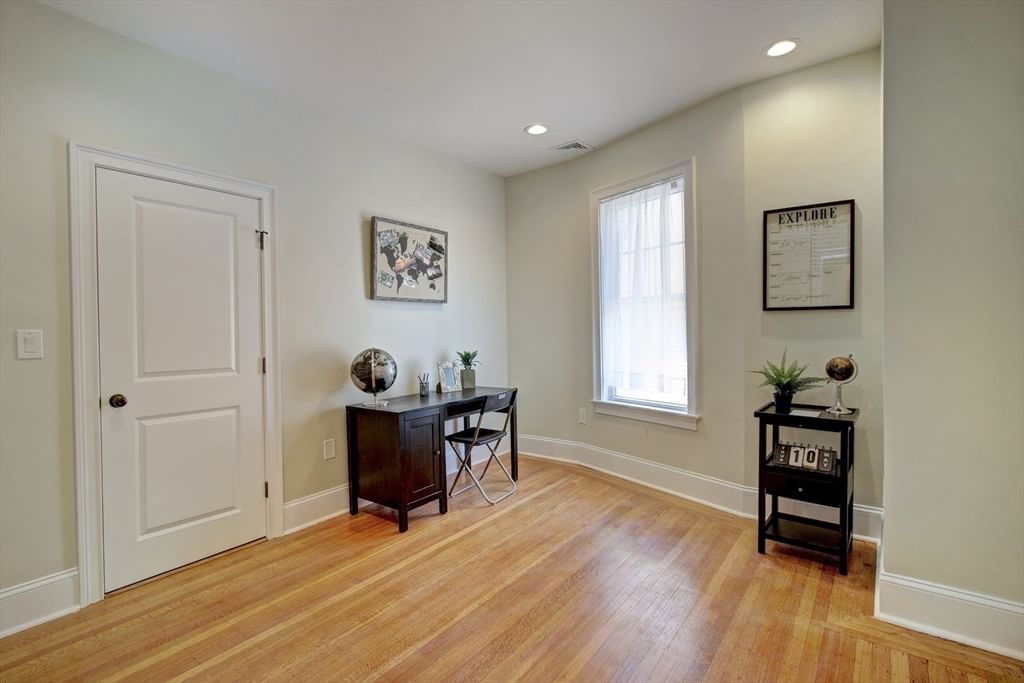 287 Walnut Ave Boston — Photo 18 of 36