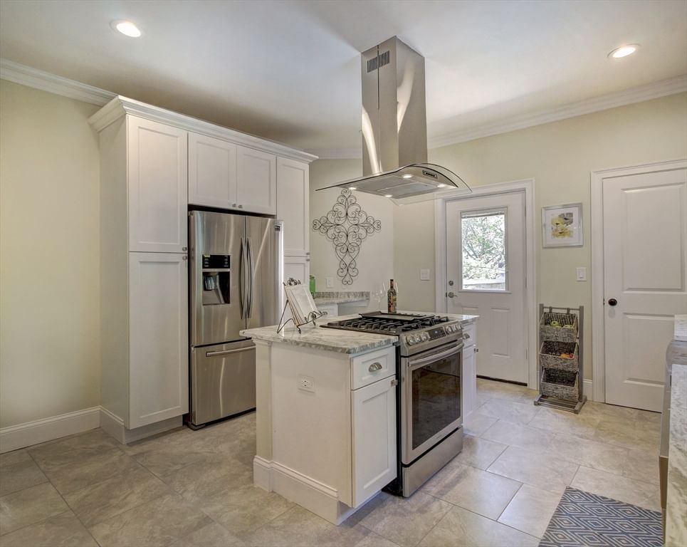 287 Walnut Ave Boston — Photo 9 of 36