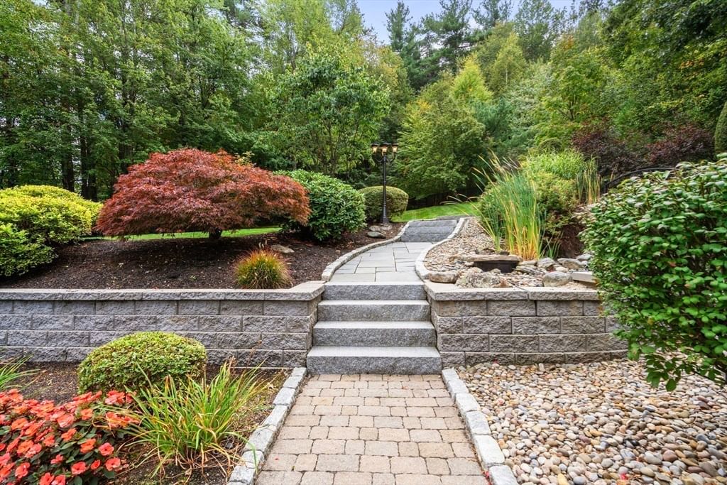 253 Cranbrook Dr Holden — Photo 9 of 41