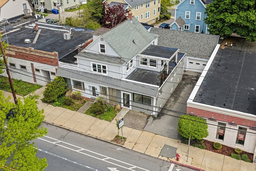 1205 Massachusetts Ave Arlington — Photo 3 of 32