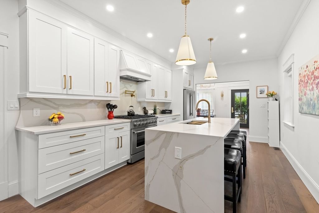 37 Moulton St Newburyport — Photo 15 of 42