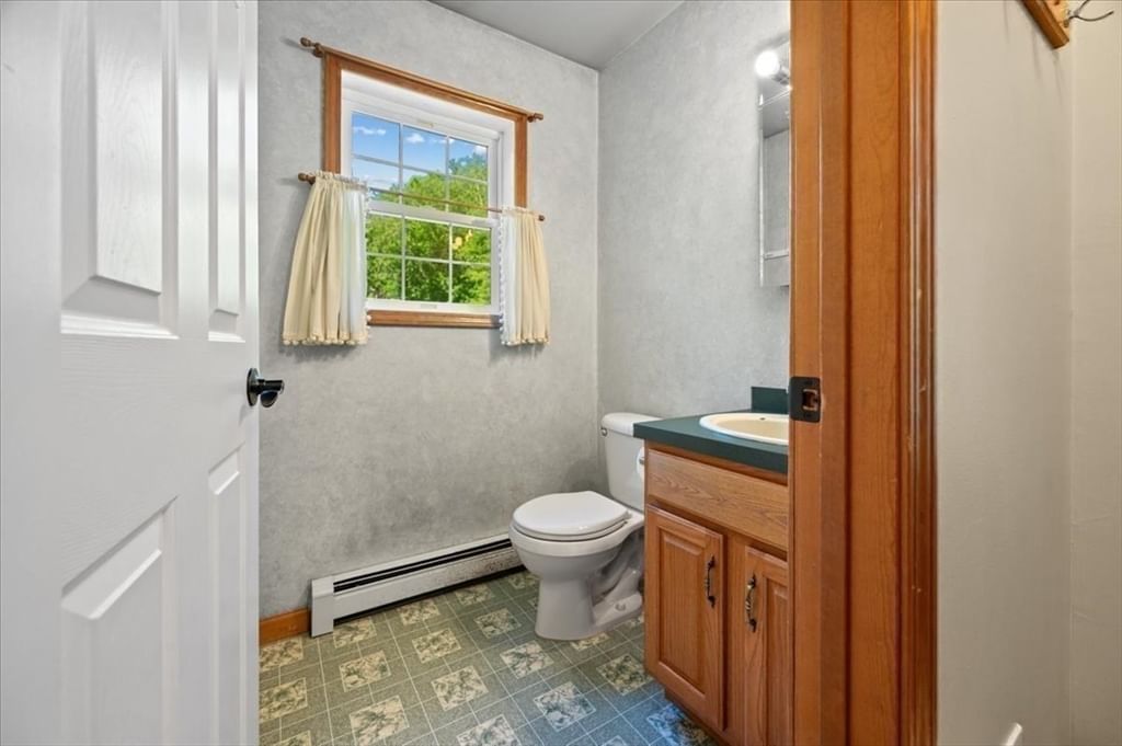 16 Governor Fairbanks Rd, Brimfield, MA 01010 photo 5