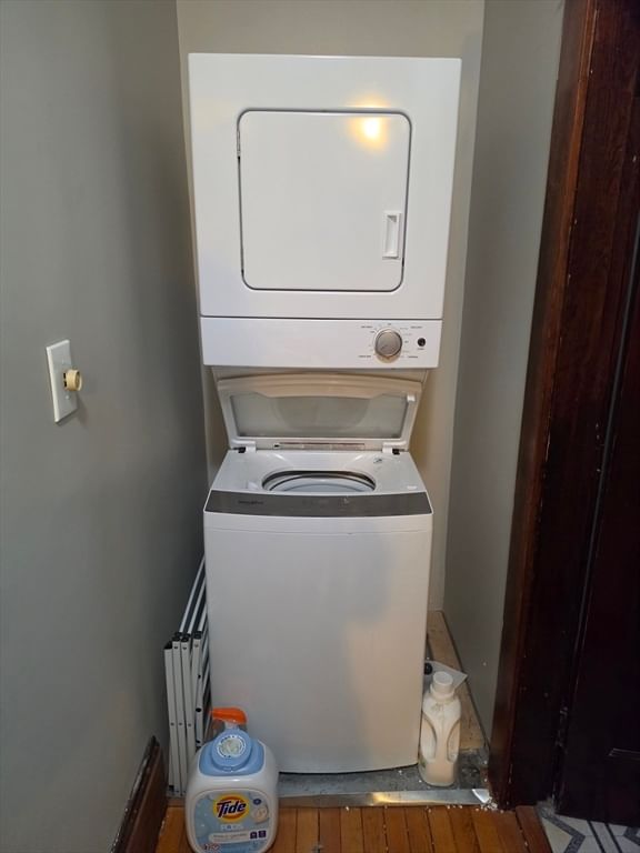 52 Maple St Northampton — Photo 10 of 23