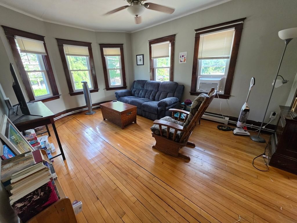 52 Maple St Northampton — Photo 12 of 23
